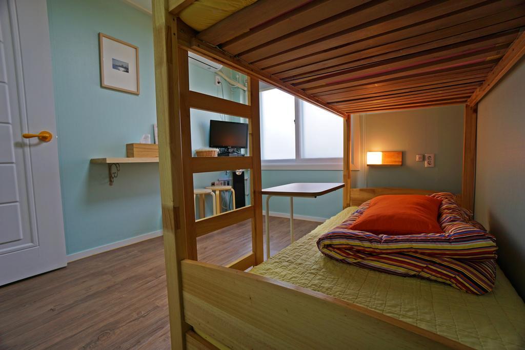 710 Guesthouse Yellow Busan Værelse billede