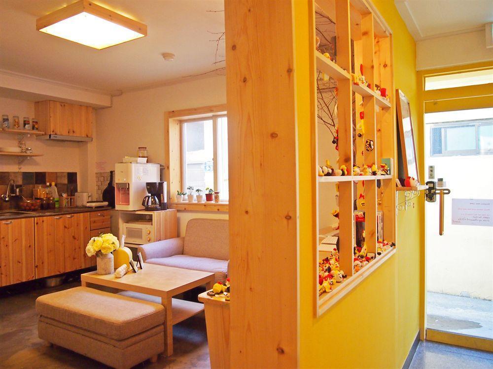 710 Guesthouse Yellow Busan Eksteriør billede
